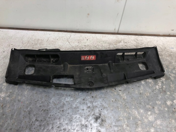 Revêtement Avant MERCEDES W204 A2045000155