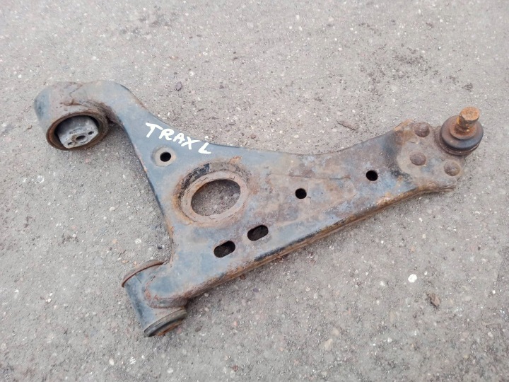 CHEVROLET TRAX arm left front 2013R