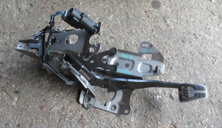 FORD FIESTA MK7 1.0 EB PEDAL kočnice 8V5J-2450-EA