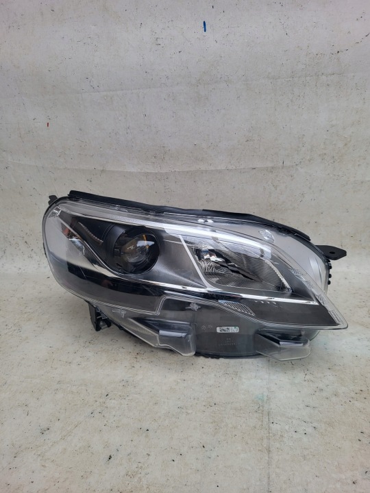 PEUGEOT EXPERT III TRAVELLER 16- light right front front XENON
