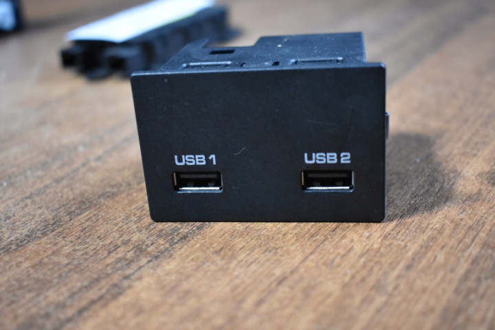 PANEL modul PORT USB C X2 PORSCHE CAYENNE 9Y 1