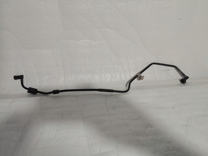 AUDI A4 B9 Schlauch ODPOWIETRZAJACY 8W1121081AR
