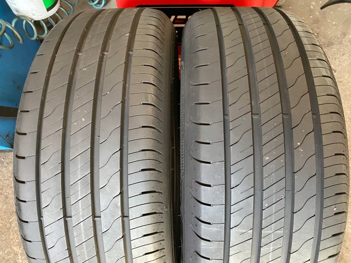 2 tyres summer 235/55R18 Goodyear EfficientGrip 2 SUV as new 8mm