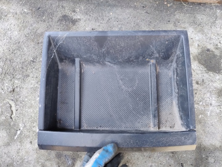 plato for consoles passenger compartment VOLKSWAGEN CADDY IV 2K5857921