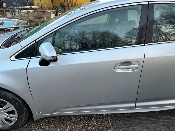 dveře přední levé Toyota Avensis T27 T29 2015-18 1F7