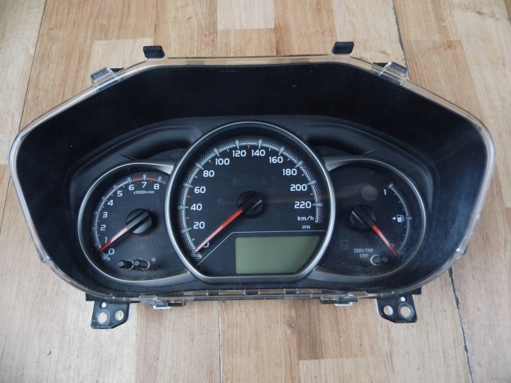Toyota Yaris III 1.5 HYBRID dials 83800-0U300 838000U300
