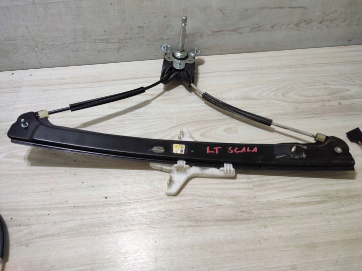 Skoda Scala 2020 rear part left mechanism lifting windows of the rear