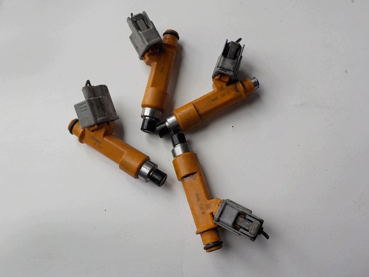 SUZUKI JIMNY (FJ) 1.3 16V B ORG Injecteur 008012201