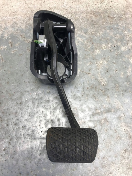 PEDAL freno MERCEDES W205 KOMBI A2222940001 A2052920415