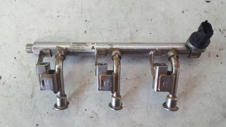 vstrekovacia rampa snímač Ford Focus MK3 1,0