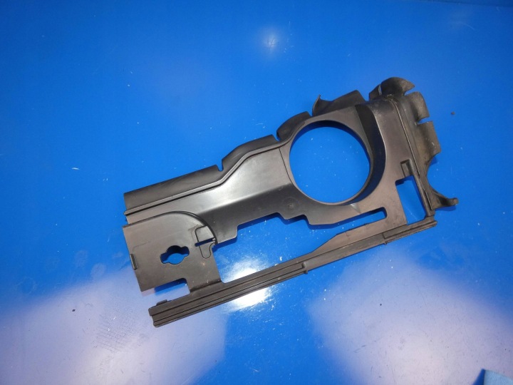 VOLVO XC60 and air duct air line cover of radiators right front