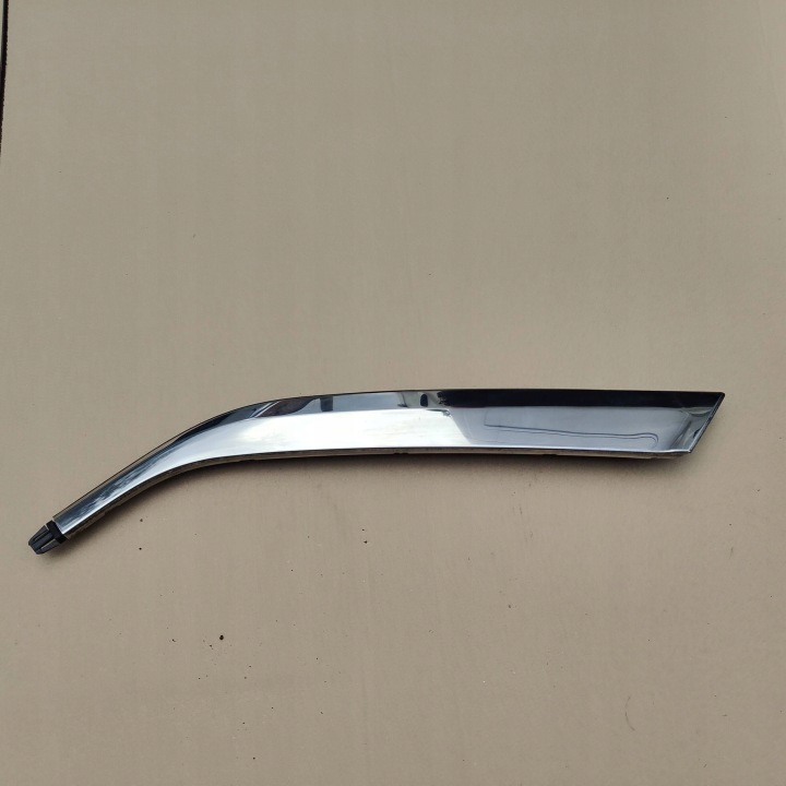 lajsna prozori stakla bocznej stražnji dio strana desna Peugeot 5008 II 9813608877