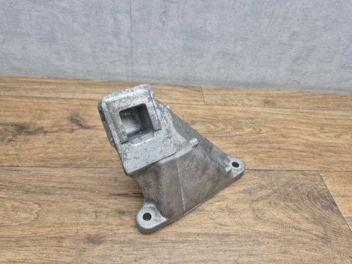 BMW M5 F10 M6 F06 F12 F13 Destro Supporto staffa Motore S63 2284112