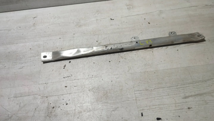 BMW X3 F25 15r 2.0d Halter spreize links vorne