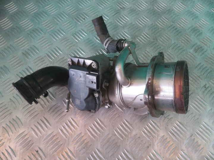 Valvola EGR Radiatore gas scarico usato RENAULT TRAFIC OPEL VIVARO 2.0 23R