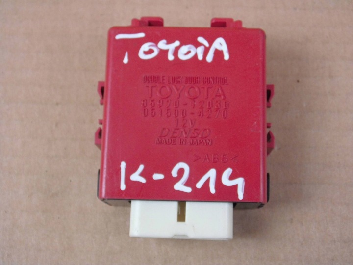 Toyota Auris II module control unit relay of a lock central 85970-12030