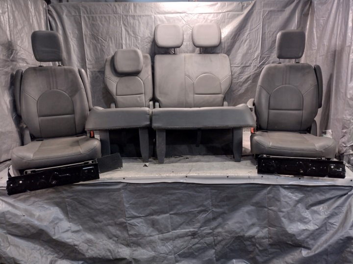 Sitze drugi trzeci rzad Chrysler Grand Voyager IV