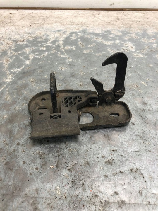 de la Serrure RYGIEL du capot VW TOURAN et 1T0823480A