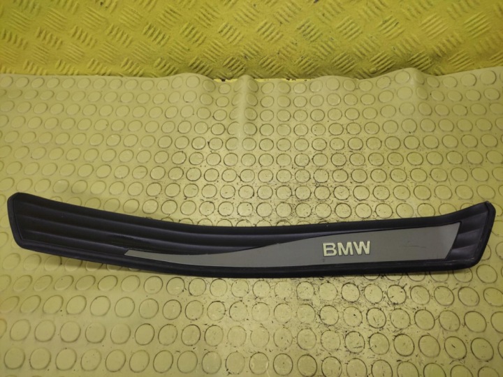 BMW E60 lišta prahová pravý záď 51477034306