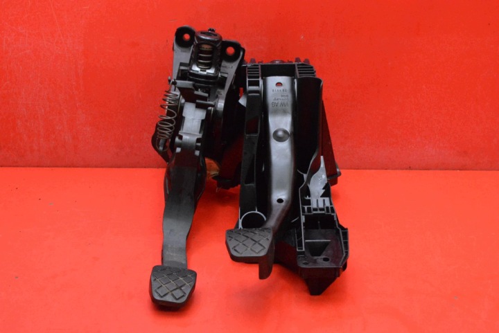 PEDAL pedale spojka brzda 5Q1721058DL SKODA OCTAVIA 3 III 2.0 TDI 150KM
