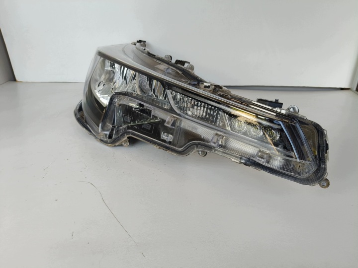 feu droit REFLEKTOR TOYOTA COROLLA E21 19- HB KOMBI FULL LED