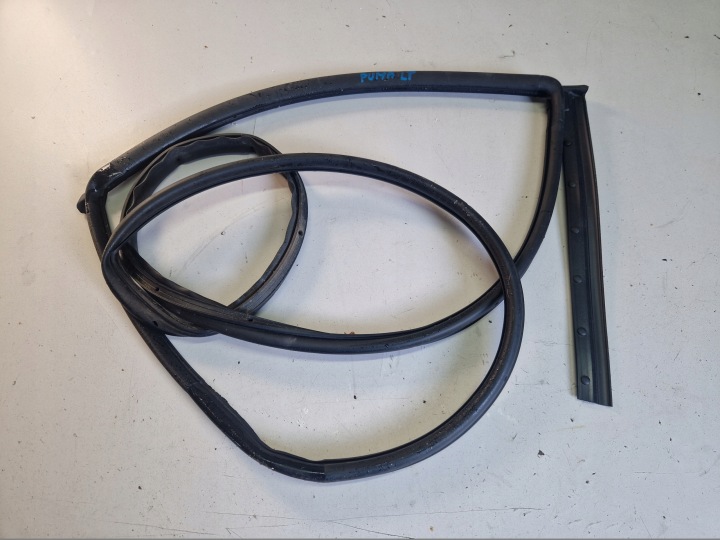 FORD PUMA MK2 Joint Portière Gauche Arrière pour Portière