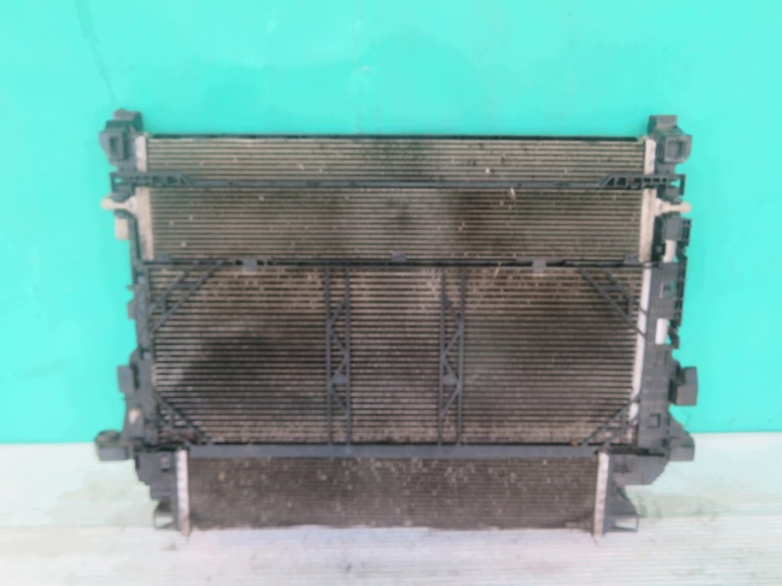 KOMPLET der kühler Z WENTYLATOREM RENAULT TRAFIC 2.0 20R 214817257R
