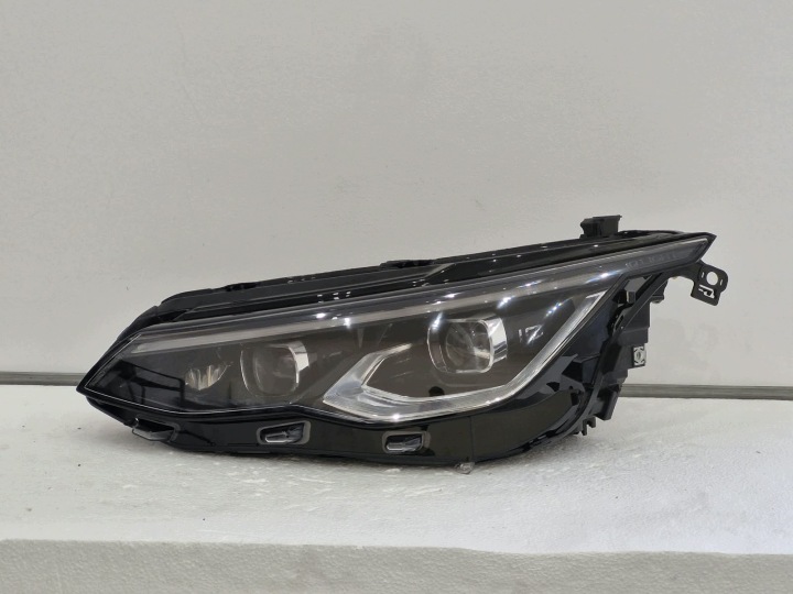 light left VW Golf VIII R-Line FULL LED