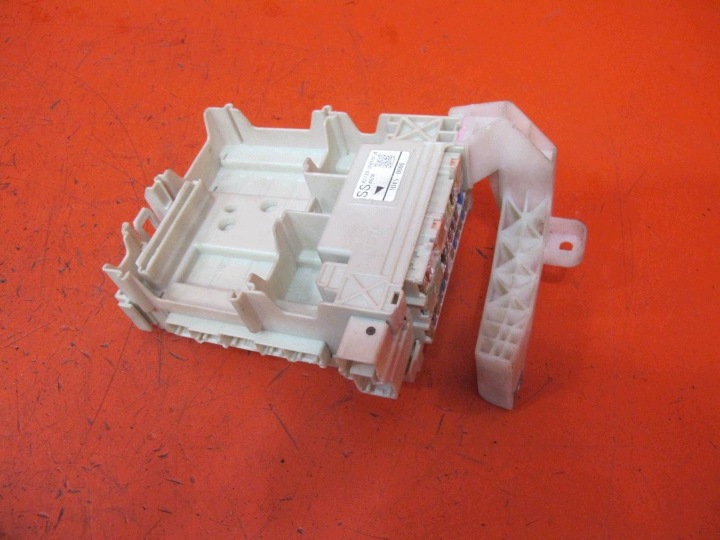 TOYOTA AYGO 2 II B4 AB40 C1 II 2 108 modul řídící jednotka skříňka pojistek