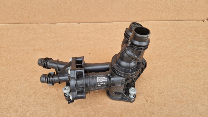 thermostat housing 05L121111N VW SKODA AUDI IDEAL as new