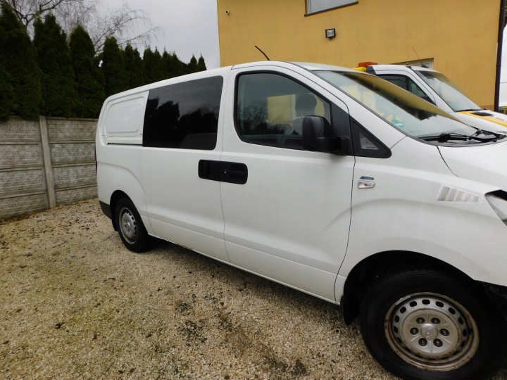 Hyundai H1 II Lift dveře pravé předek od spolujezdce pěkný OEM