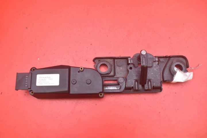 de la serrure DOCIAG du capot arrière coffre 4F9827383H AUDI A6 C7 KOMBI 10-14