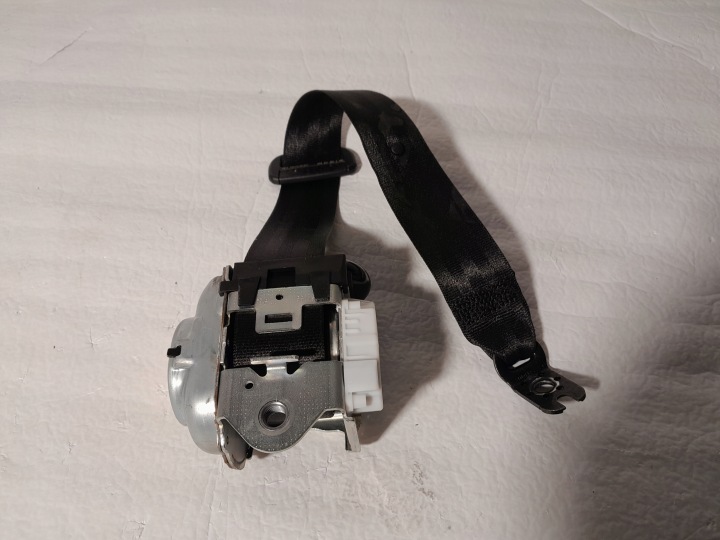 AUDI A4 B9 LIFT Sedan Gurten Sicherheits links heck 8W0857805A