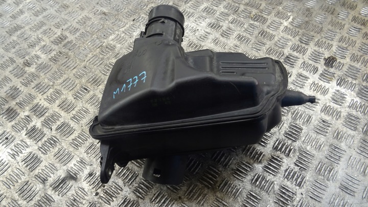 Nissan OE 1087755S01 cover of a filter, air