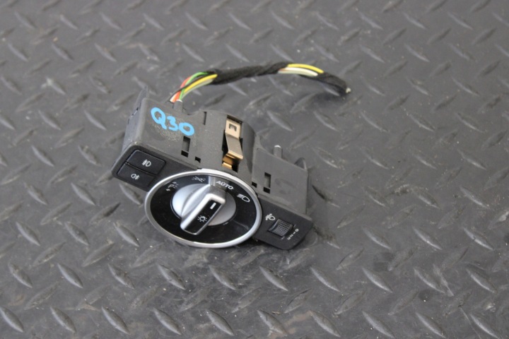 switch of the lights INFINITI Q30