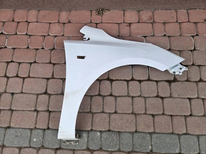 Kotflügel vorne vorne rechts - posiadam wgniotki Opel Corsa E