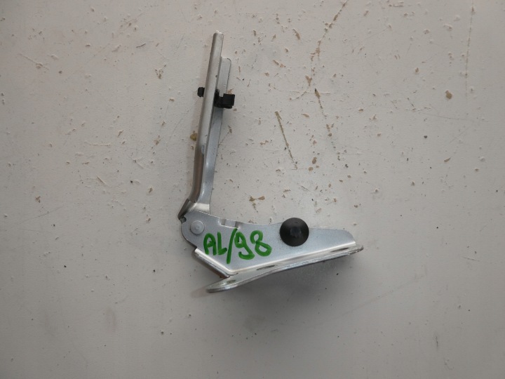 Scharnier der Kühlergrill VW POLO 6Q0823301B links