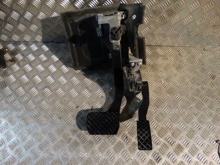 IDEALNY accelerator pedal and brakes AUDI A8 D3 1