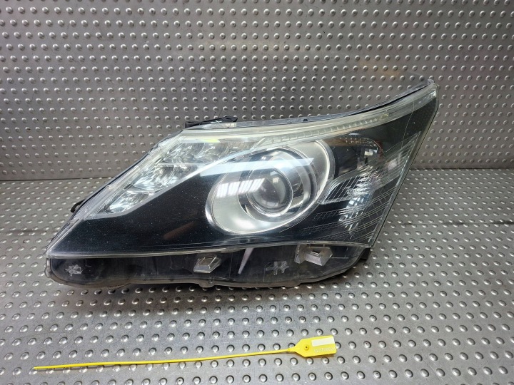 Licht XENON Kurvenlicht vorne links TOYOTA AVENSIS T27 LIFT 11-15 EU