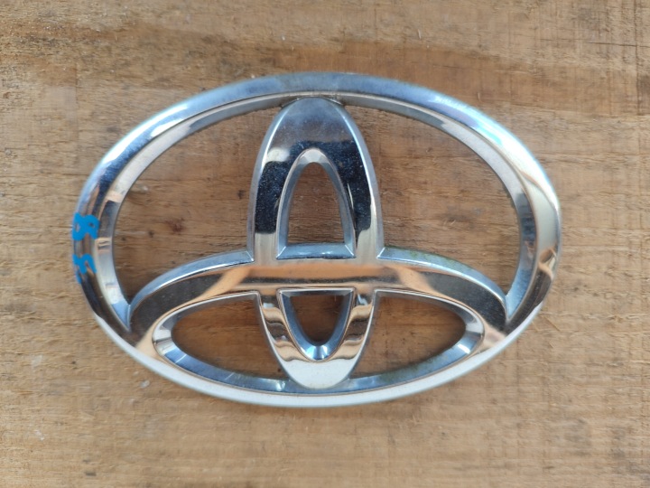 Emblemat Logo del cofano Toyota Auris II Avensis T27 754310D050