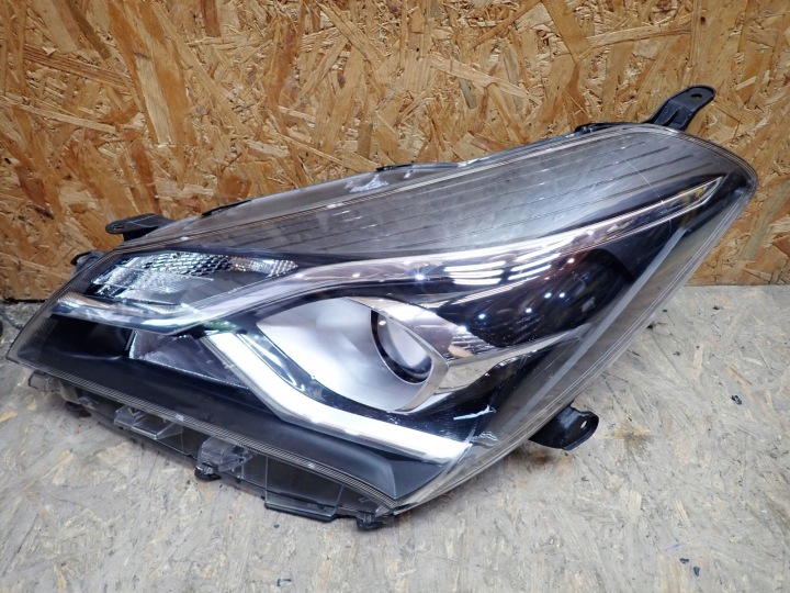 Licht links REFLEKTOR TOYOTA YARIS 3 III LIFT 2017-2020R 811700DJ90