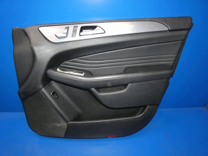 MERCEDES ML W166 AMG Bok tapacír dvere pravý predok - WERSJA ANGIELSKA