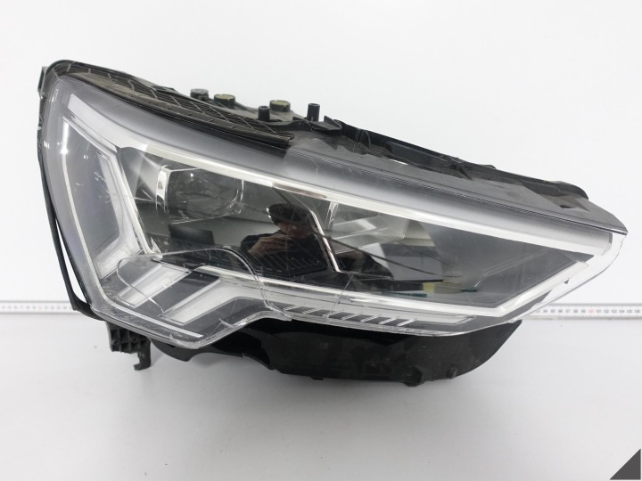 AUDI Q3 II (2 GENERACJA) F3 83A 18- Licht FULL LED rechts vorne EUROPA *034*