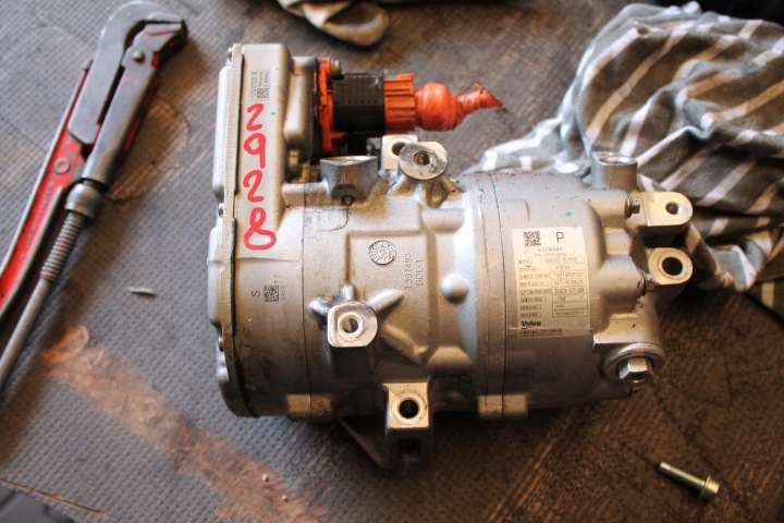 2928. Compresseur Climatisateur air conditionné NISSAN QASHQAI 92600-6UM0B