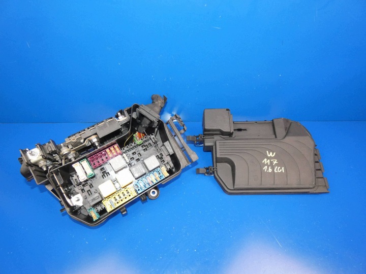 MERCEDES CLA W117 A W176 B W246 Skrinka poistiek Kryt modul
