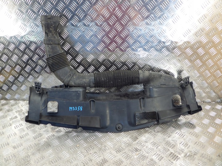 MERCEDES W204 C-KLASA Blende Abdeckung oben öv, szíj vorne air A2045001455