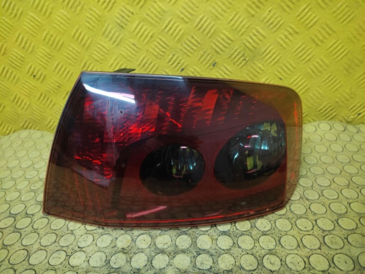 PEUGEOT 407 Feux phare Droite Arrière 9687123980