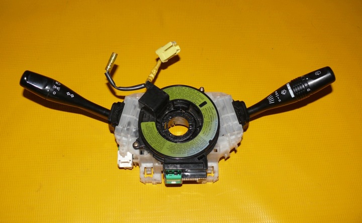 PAJAK MANETKA ANELLO airbag VOLANTE airbag MITSUBISHI OUTLANDER e 1 03-06r. F12103 17B153