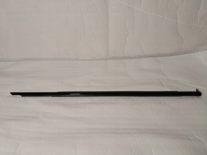 BMW 5 G30 lišta prachova dvere pravý predok 7404026