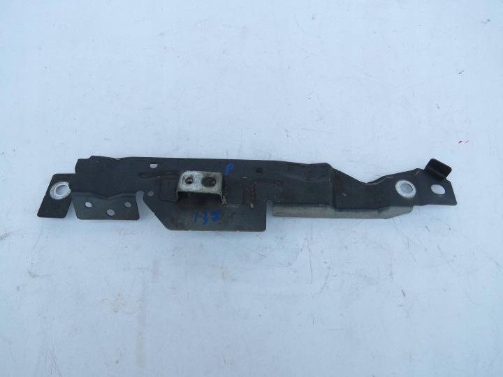 držiak úchyt pravý blatníka VOLVO S90 V90 31416627